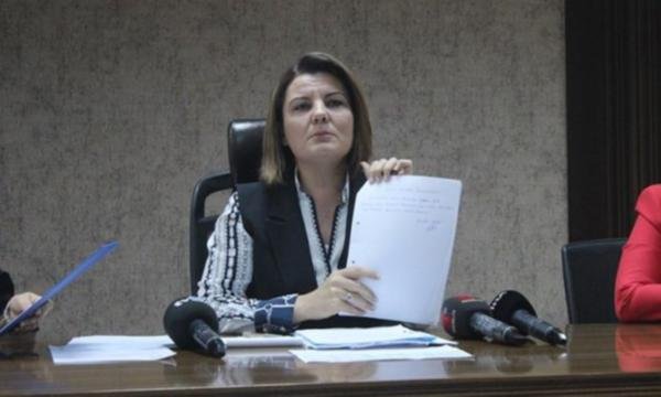 İzmit Belediye Başkanı Fatma Kaplan Hürriyet önceki yönetime tepki gösterdi: TÜGVA'nın terliklerini, Ensar Vakfı'nın çilingirini belediye ödemiş