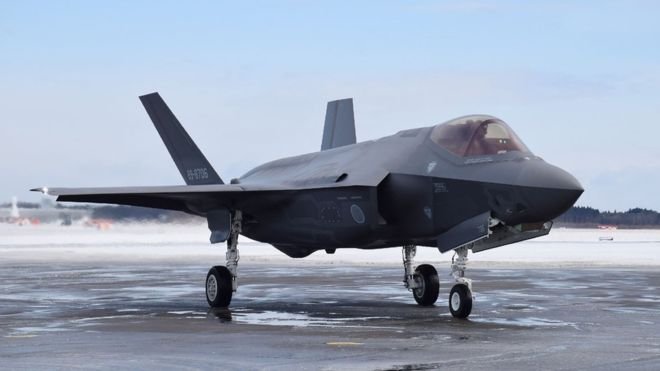 Japonya'da radardan kaybolan F-35'in enkazı bulundu