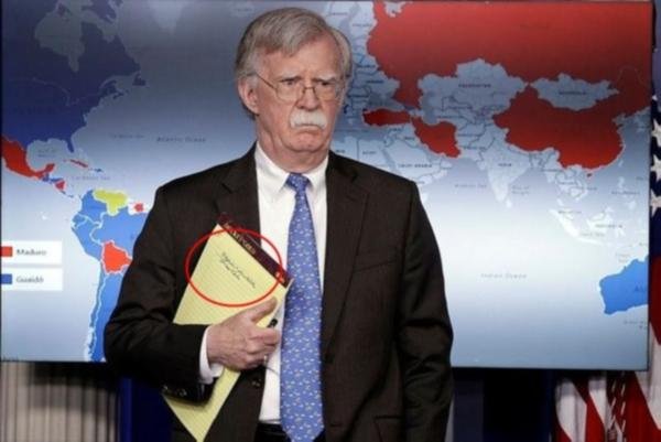 John Bolton'un tartışma yaratan notu: '5 bin asker Kolombiya'ya'