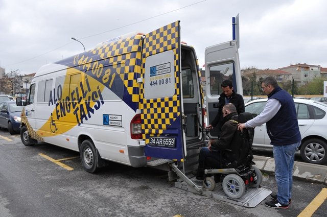 Kadıköy Belediyesi’nden yerel seçimlerde engelsiz ulaşım hizmeti