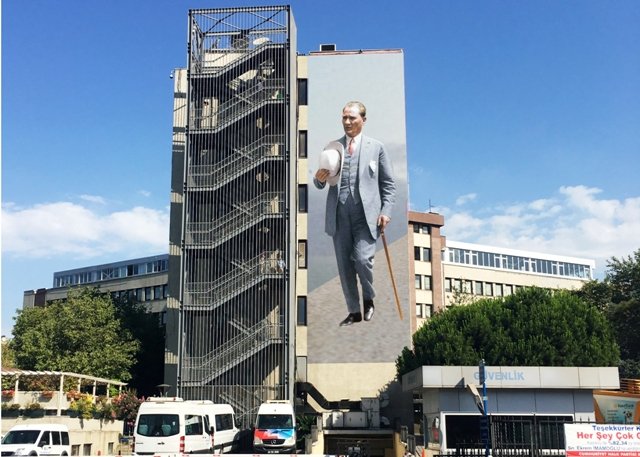 Kadıköy, duvarlarını süsleyecek murallarını birlikte seçiyor