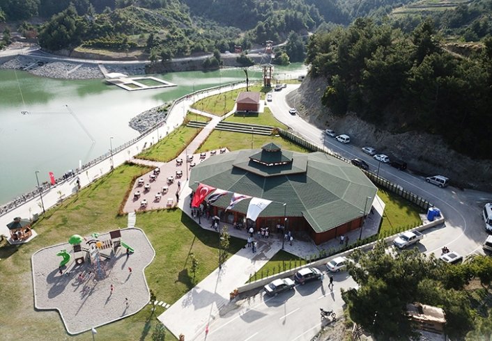 Karlısu Göleti Su ve Macera Parkı'nda kahvaltı keyfi başladı