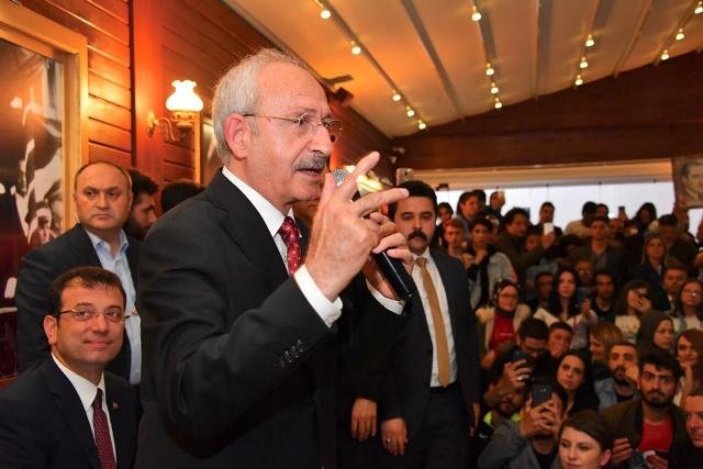 Kılıçdaroğlu Atakum'da gençlere seslendi: Bu ülkenin demokrat gençleri, belli konularda ortak payda oluşturmalı. Bu ortak payda Cumhuriyet'tir, demokrasiye sahip çıkmaktır
