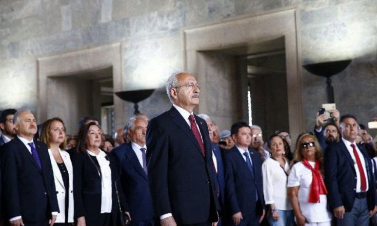 Kılıçdaroğlu başkanlığındaki CHP heyeti Anıtkabir’i ziyaret etti
