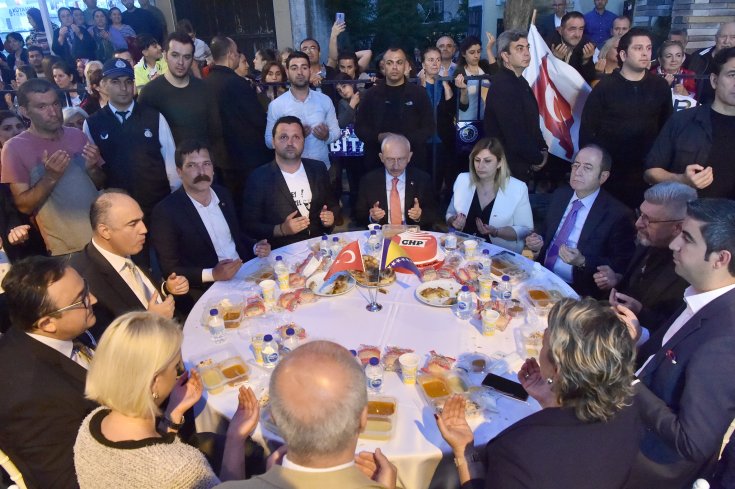 Kılıçdaroğlu, Boşnak vatandaşlarımızla sokak iftarında buluştu