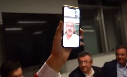 Kılıçdaroğlu İstanbul il örgütüne FaceTime'dan seslendi: Çabanızı Türkiye takdirle izliyor. Hep birlikte yeniden İstanbul tarihini yazacağız