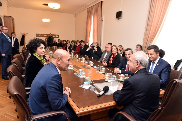 Kılıçdaroğlu, İzmir'de Millet İttifakı'nın ilçe belediye başkanları ile görüştü