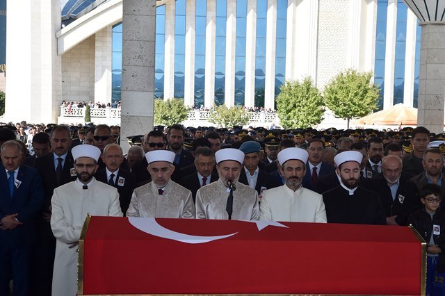 Kılıçdaroğlu şehit Ahmet Topçu'nun cenaze törenine katıldı