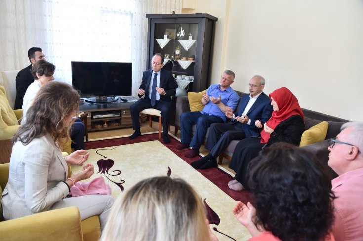 Kılıçdaroğlu'ndan hayatını kaybeden işçilerin ailelerine taziye ziyareti