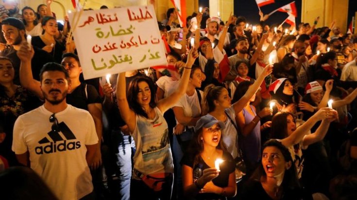 Lübnan’da halkı sokağa döken 'Whatsapp vergisi'nde geri adım