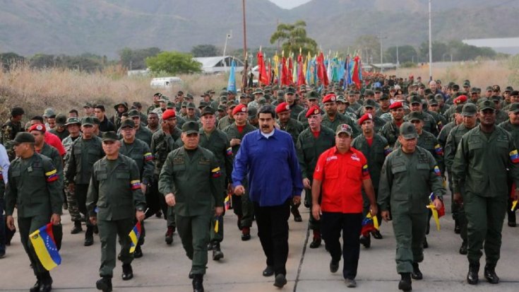 Maduro'dan askerlerle gövde gösterisi