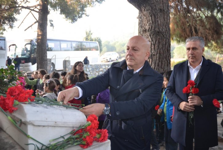 Mahmut Esat Bozkurt Kuşadası'nda Mezarı başında anıldı