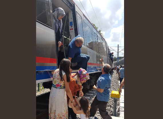 Marmaray bozuldu, yolcular 1 saat mahsur kaldı