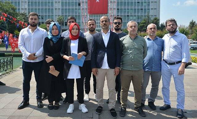 Medya AŞ'deki görevlerine son verilenler İBB önünde açıklama yaptı