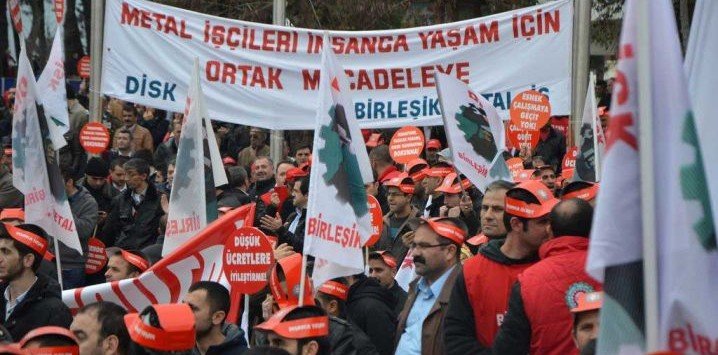 Metal işçileri birleşti: 2 farklı konfederasyona bağlı 200 bini aşkın metal işçisi tarihi bir anlaşmaya imza attı