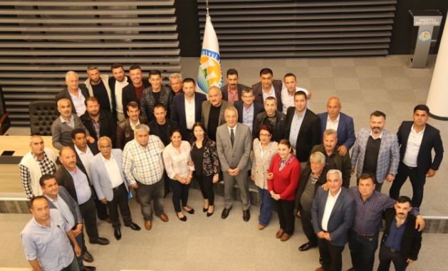 Mezitli Belediye Başkanı Neşet Tarhan, muhtarlarla bir araya geldi