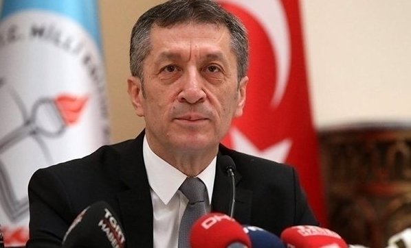 Milli Eğitim Bakanı Ziya Selçuk'tan 'eğitimin tarikatlara devredildiği' eleştirilerine yanıt yok Milli Eğitim Bakanı Ziya Selçuk'tan 'eğitimin tarikatlara devredildiği' eleştirilerine yanıt yok