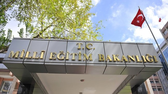 Milli Eğitim Bakanlığı yandaş derneğin 'tahsis' protokolünü gizledi