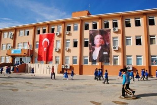 Milli Eğitim Bakanlığı'ndan okul tabelalarıyla ilgili düzenleme Milli Eğitim Bakanlığı'ndan okul tabelalarıyla ilgili düzenleme