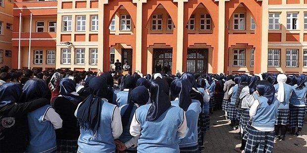 Milli Eğitim'in 'İmam hatip' ısrarı tam gün eğitim yapan liseleri ikili eğitime döndürdü