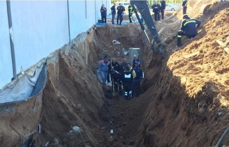 Muğla'da su hattı döşerken toprak altında kalan işçi öldü