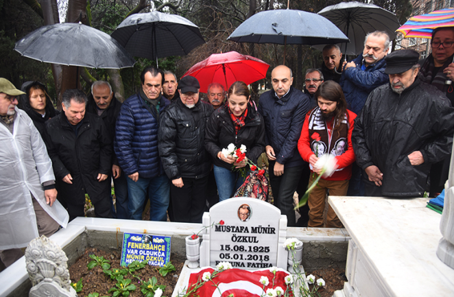 Münir Özkul mezarı başında anıldı