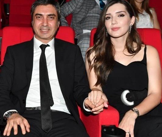 Necati Şaşmaz, boşanmak istediği eşi Nagehan Şaşmaz'dan 10 milyon lira tazminat istiyor Necati Şaşmaz, boşanmak istediği eşi Nagehan Şaşmaz'dan 10 milyon lira tazminat istiyor