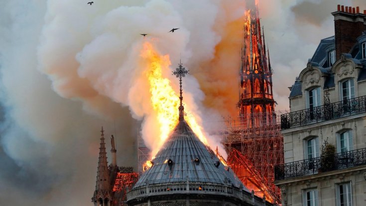 Notre Dame Katedrali'ndeki yangın 9 saat sonra söndürüldü
