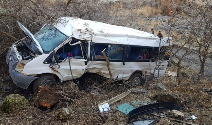 Öğrencileri taşıyan minibüs kaza yaptı: 2 Ölü