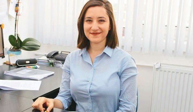 Öğrencisi tarafından öldürülen Ceren Damar'ın arkadaşları: Söz veriyoruz haksız her uygulamaya sessiz kalındığında Ceren'i hatırlatacağız Öğrencisi tarafından öldürülen Ceren Damar'ın arkadaşları: Söz veriyoruz haksız her uygulamaya sessiz kalındığında Ceren'i hatırlatacağız