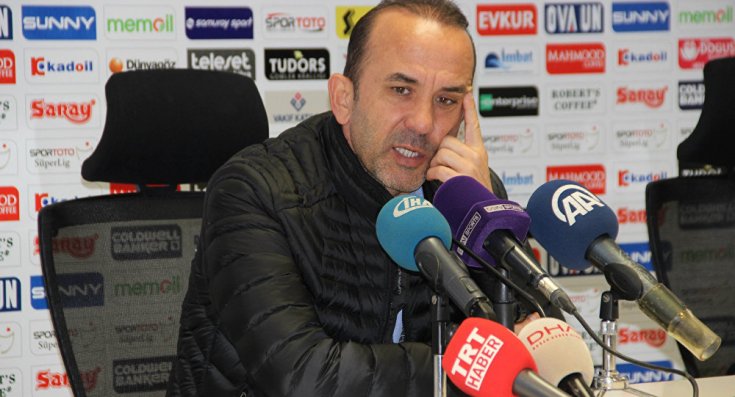 'Önemli bir maç kaybettik ama lig bitmedi' diyen Erzurumspor Teknik Direktörü Özdilek'i muhabir düzeltti: Kaybetmediniz, kazandınız