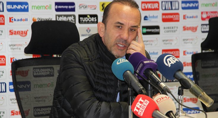 'Önemli bir maç kaybettik ama lig bitmedi' diyen Erzurumspor Teknik Direktörü Özdilek'i muhabir düzeltti: Kaybetmediniz, kazandınız 'Önemli bir maç kaybettik ama lig bitmedi' diyen Erzurumspor Teknik Direktörü Özdilek'i muhabir düzeltti: Kaybetmediniz, kazandınız