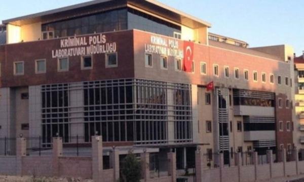 Polisler, Kriminal Polis Laboratuvarı'ndaki tarihi silahları imitasyonlarıyla değiştirmiş!