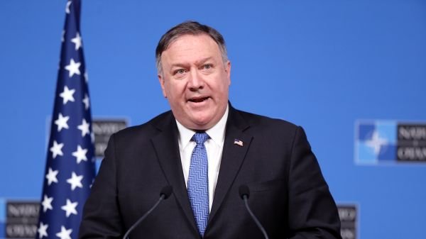 Pompeo, Venezuela'daki Amerikalı diplomatların çekilmeyeceğini açıkladı