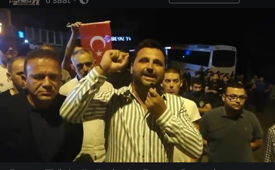 Rasim Ozan Kütahyalı'ya Beyaz TV önünde protesto