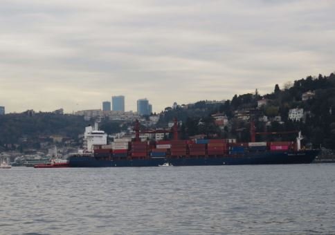 Sarıyer'de kargo gemisi karaya oturdu