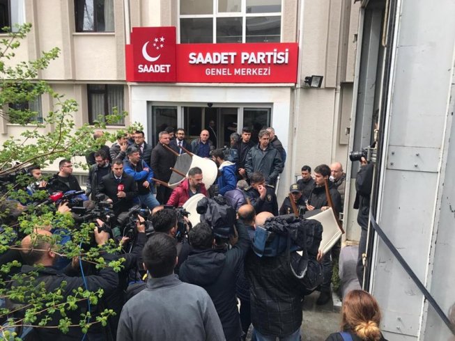 Saadet Partisi’ne haciz geldi!