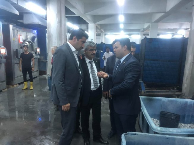 SGK Başkanı Mehmet Selim Bağlı, Binali Yıldırım'a oy istemek için fabrika geziyor!