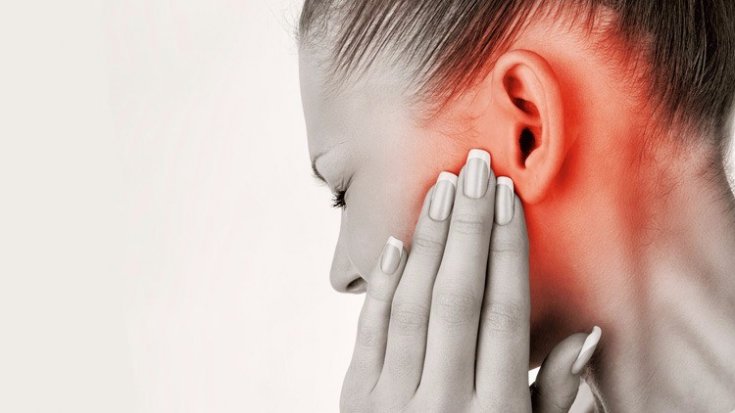Sıcak nemli hava ve kirli havuzlar kulak sağlığınızdan edebilir