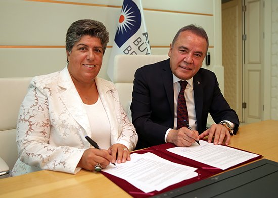 Şiddet mağduru kadınlar için 'Acil yardım hattı işbirliği protokolü' imzalandı