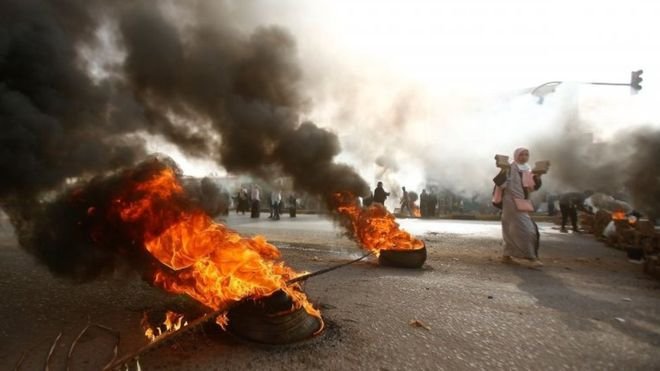 Sudan'da askerler protestoculara ateş açtı: 'En az 9 ölü'