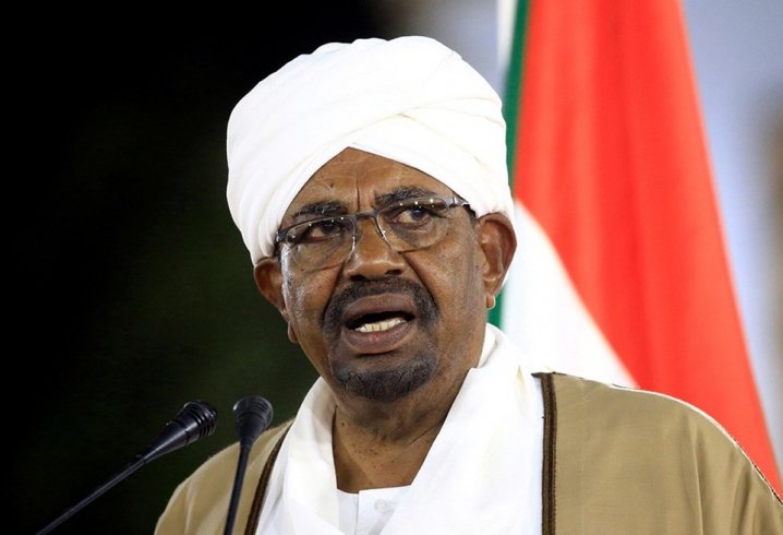 Sudan'da darbe girişimi! Sudan Cumhurbaşkanı Ömer el-Beşir görevi bıraktı