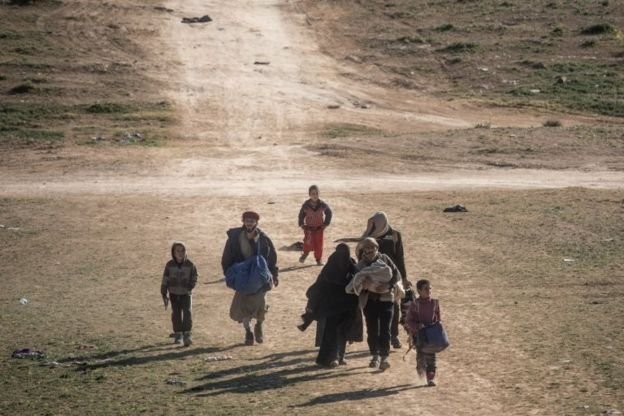 Suriye'de IŞİD kontrolündeki son bölgede yaşayan aileler kaçmaya başladı
