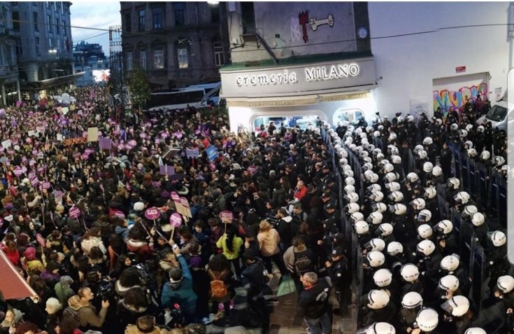 Taksim’de kadına şiddet eylemine polisden plastik mermi ve biber gazlı müdahale