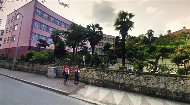 Tarihi okul, şehir hastanesinin otoparkı için yıkılmak isteniyor
