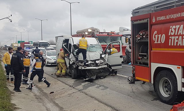 TEM Otoyolu Hadımköy Gişeler'de trafik kazası: 1 ölü, 2 yaralı