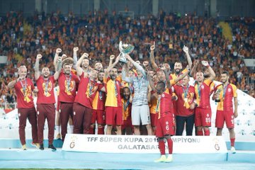 TFF Süper Kupa'nın sahibi Akhisarspor'u 1-0 yenen Galatasaray oldu TFF Süper Kupa'nın sahibi Akhisarspor'u 1-0 yenen Galatasaray oldu