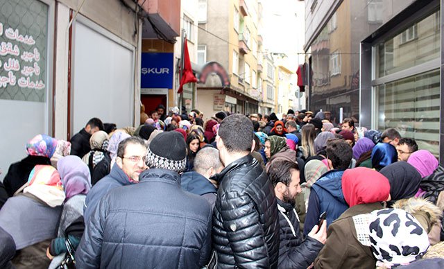 Trabzon'da geçici iş için uzun kuyruklar oluştu