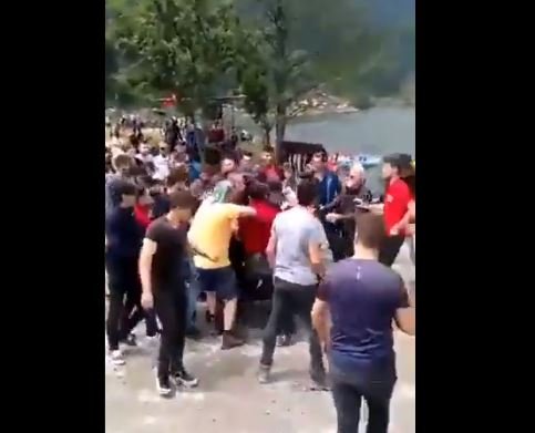 Trabzon'da 'Kürdistan' yazılı atkı ile fotoğraf çektiren IKYB'li  turistler saldırıya uğradı