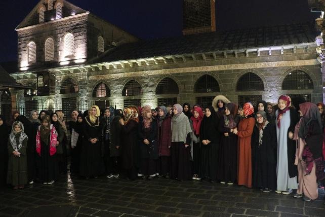 TÜGVA’dan 8 Mart’a karşı protesto!